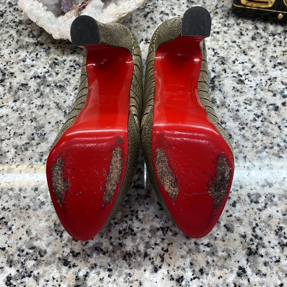 ❌SOLD❌ Authentic Christian Louboutin Python heels - Picture 5 of 10